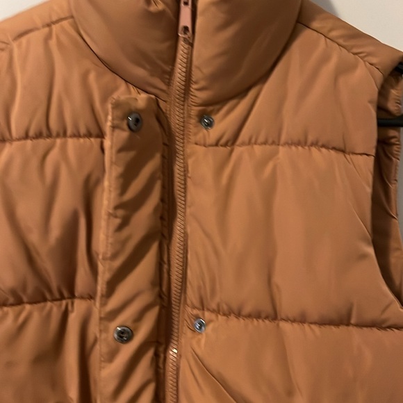 Camel Zip Vest - Picture 3 of 4